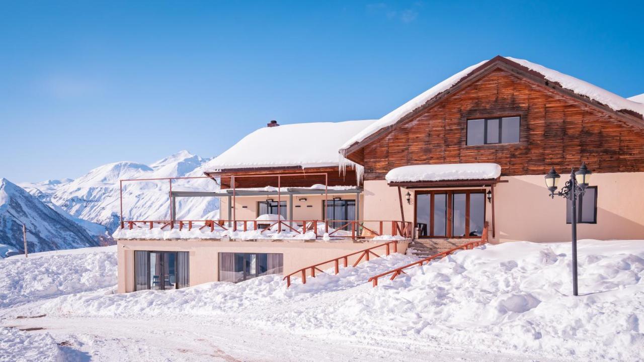 Alpina Hotel Gudauri Eksteriør billede