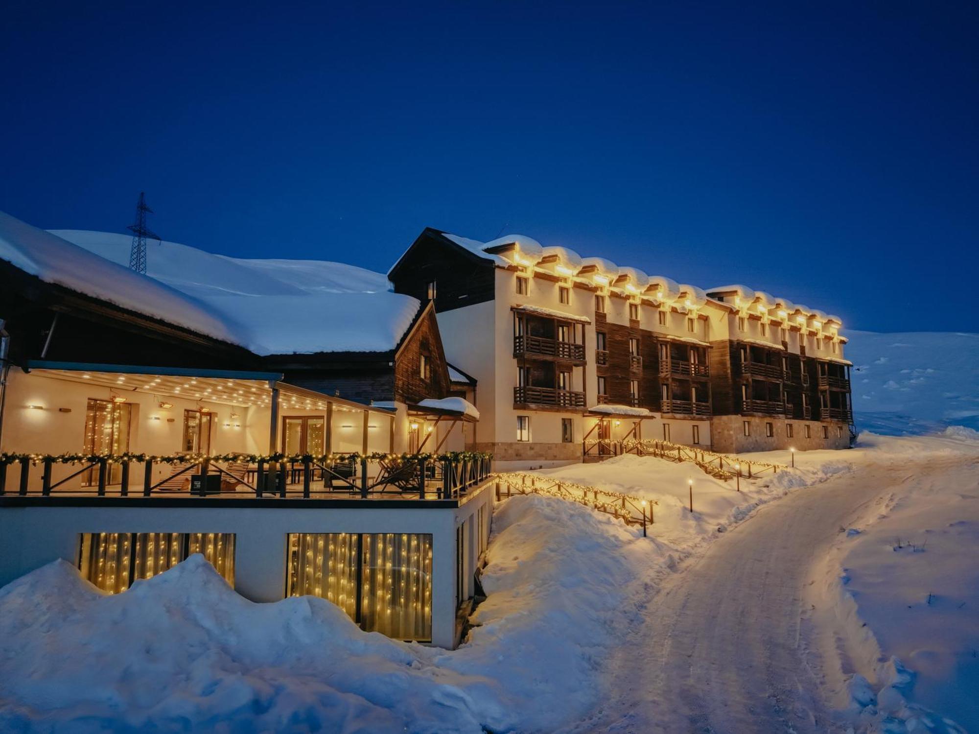 Alpina Hotel Gudauri Eksteriør billede