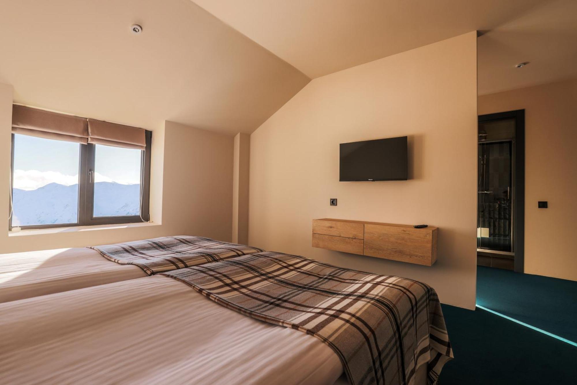 Alpina Hotel Gudauri Eksteriør billede